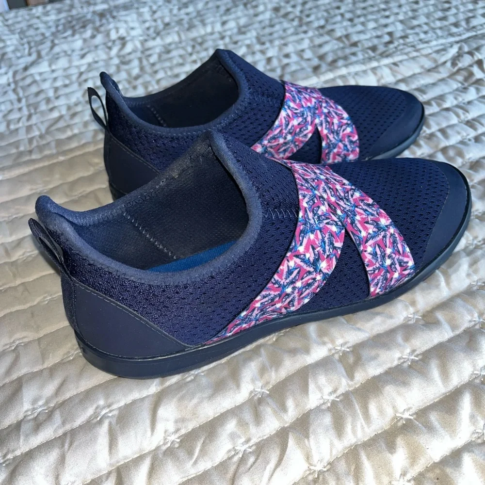 Final Price!! Navy Slip-On Yoga Crocs with Pink Patterned Straps - Picture 2 of 8
